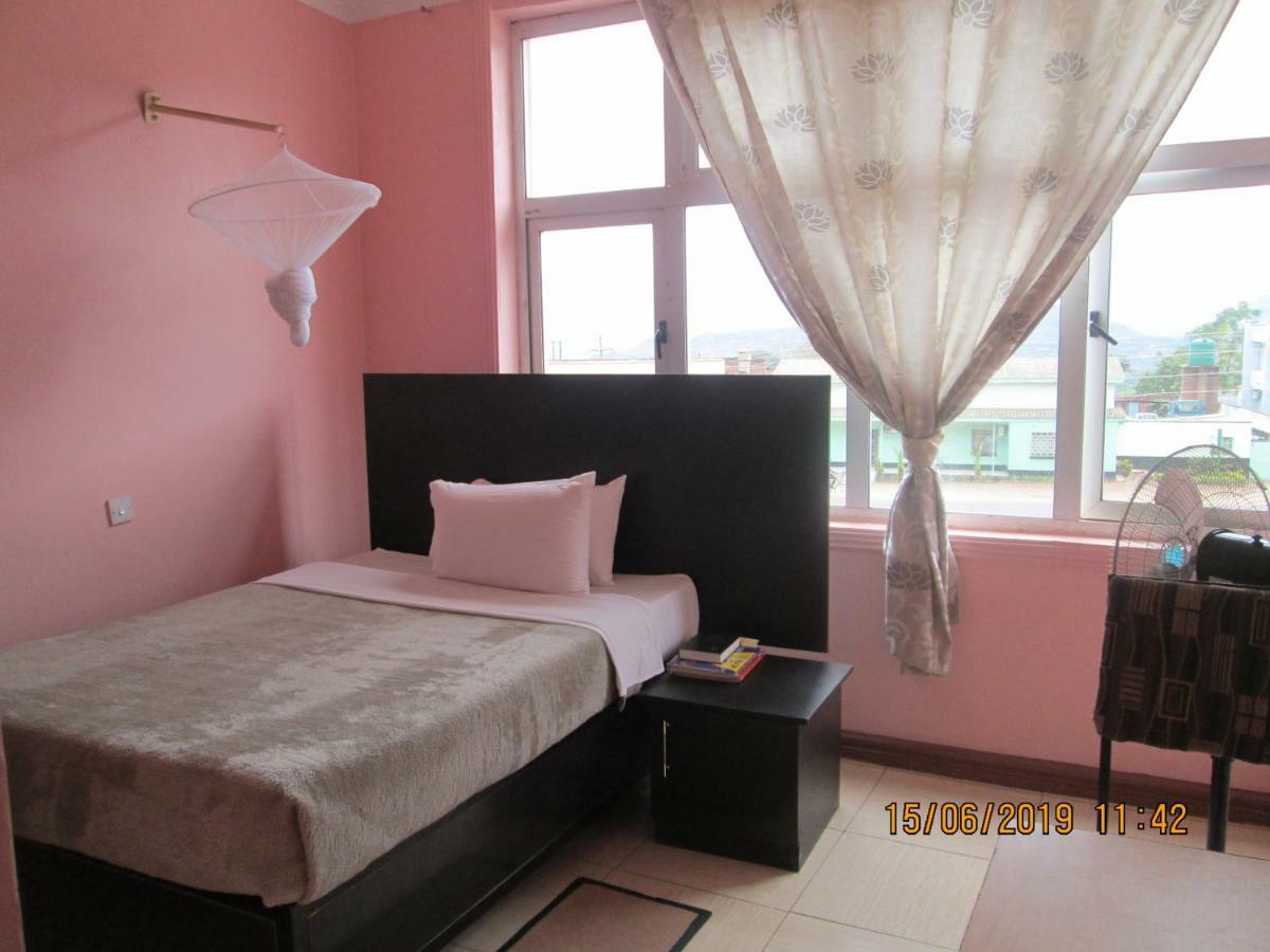 Zomba Bluegum Avenue Lodge מראה חיצוני תמונה